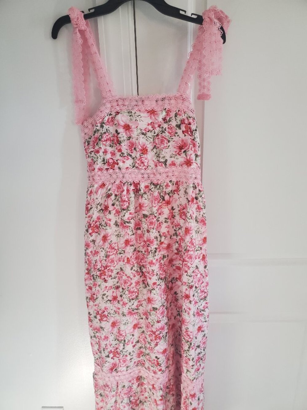 Floral Tie Shoulder Maxi Dress With Lace Detailing